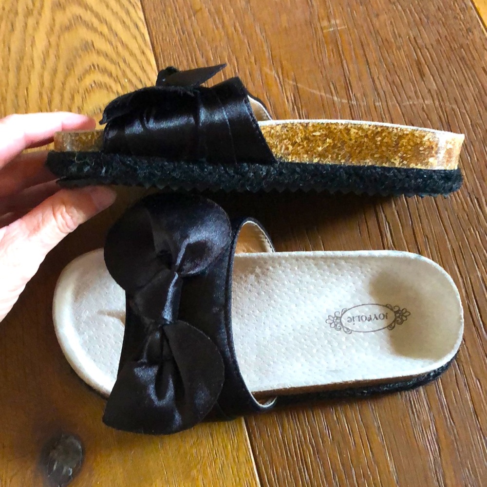 NWT Joyfolie bow slides